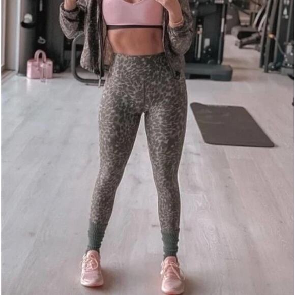 Good American Leggings Large, High Waisted Activewear Gym Leopard Streetwear - Picture 1 of 8